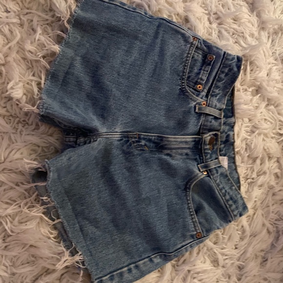 Levi's Pants - 🌻 Levi’s jean shorts 🌻